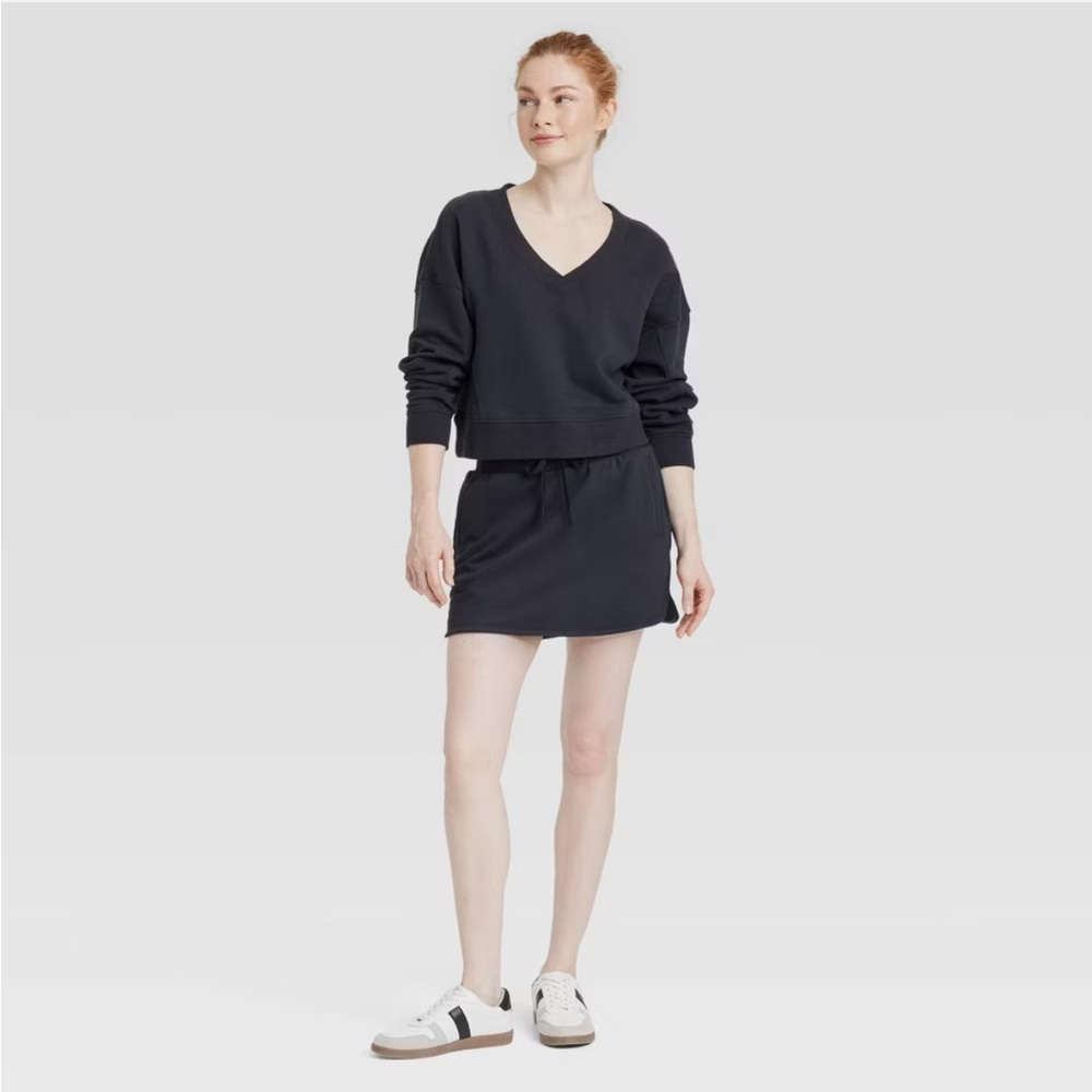 Cropped Joy Lab Navy V-Neck Sweatshirt